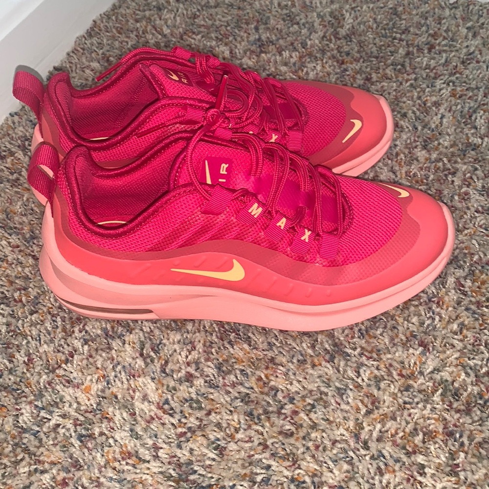 NWOT! Women’s nike air max size 6.5